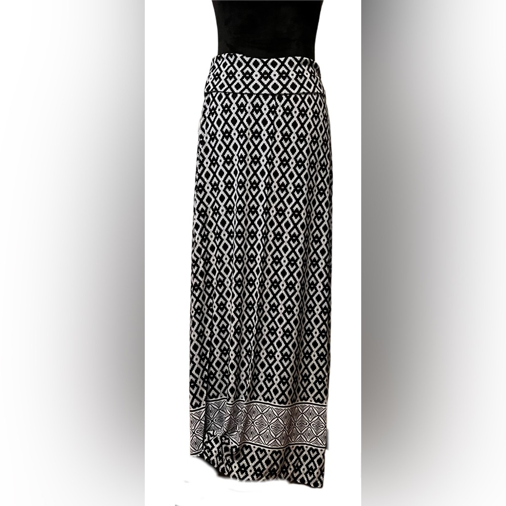 Black and White print Maxi Skirt - Picture 2 of 6